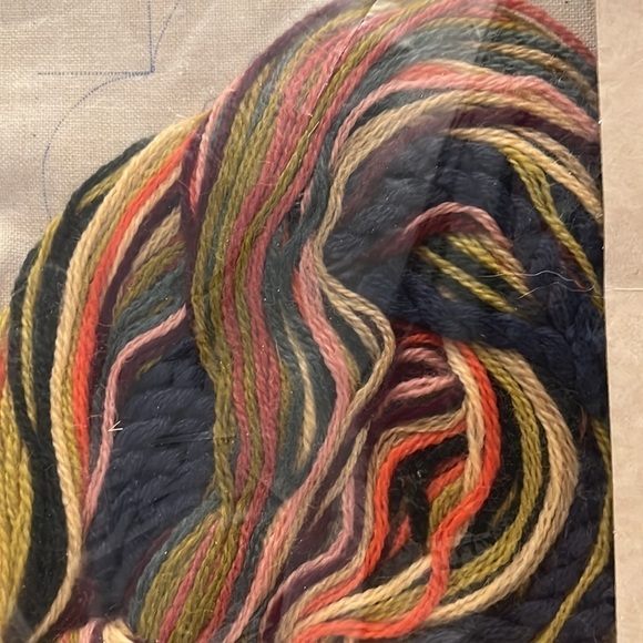 VINTAGE HIAWATHA LINEN CREWEL PILLOW KIT BY ERICA WILSON 5173 NOS - Picture 4 of 5